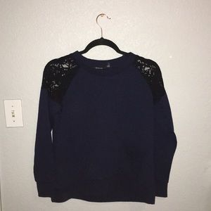 Blue long sleeve shirt with black laced shoulders